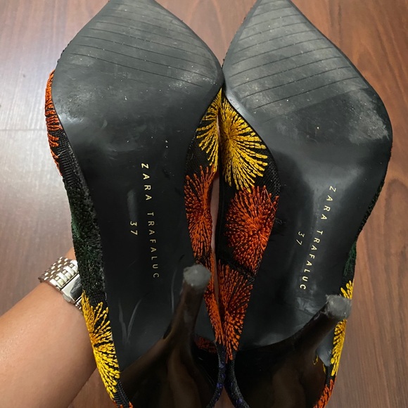 Heels - Picture 4 of 4